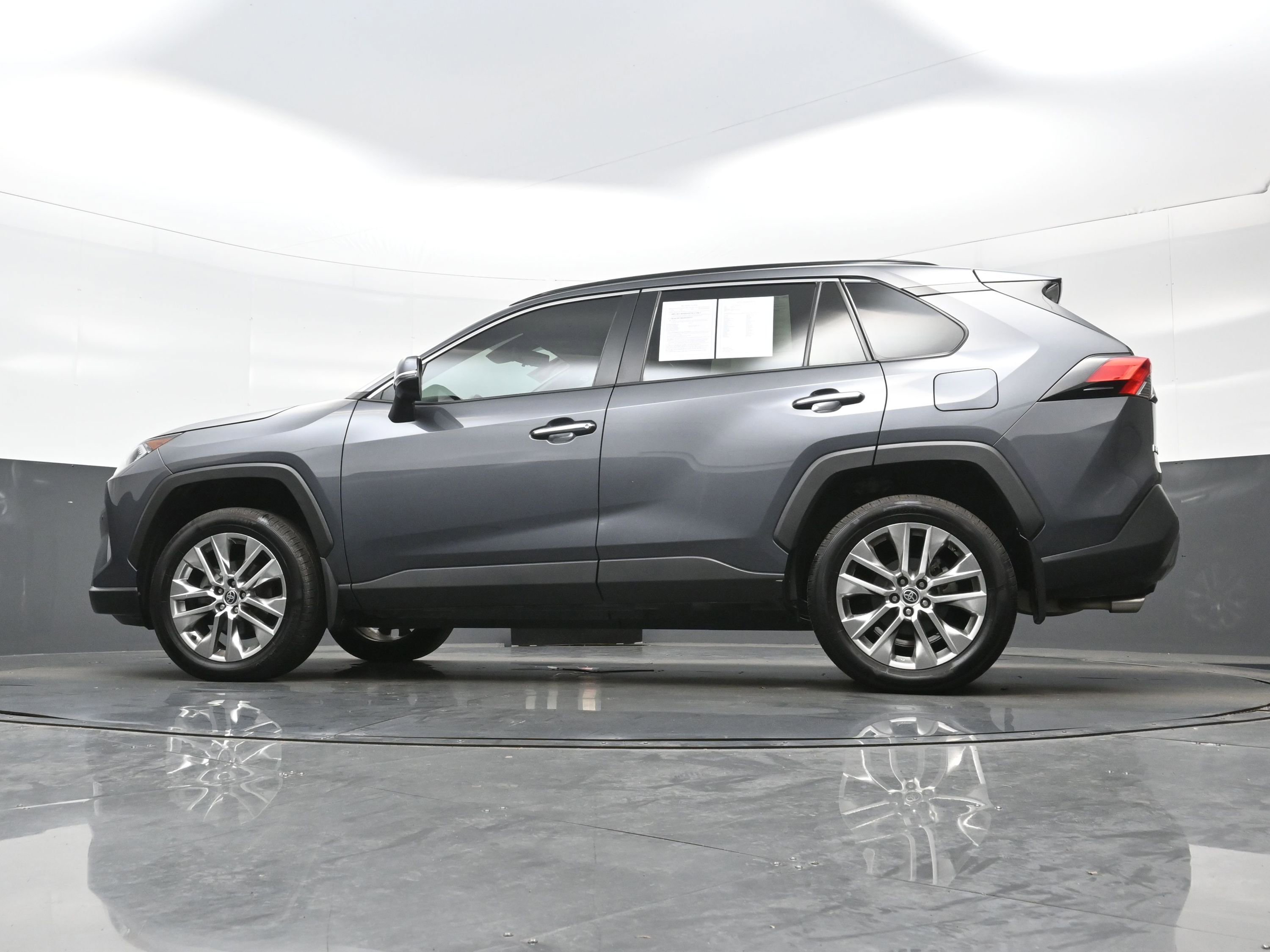 Used 2021 Toyota RAV4 Limited w/ Limited Grade Weather Package AWD/4WD image 28