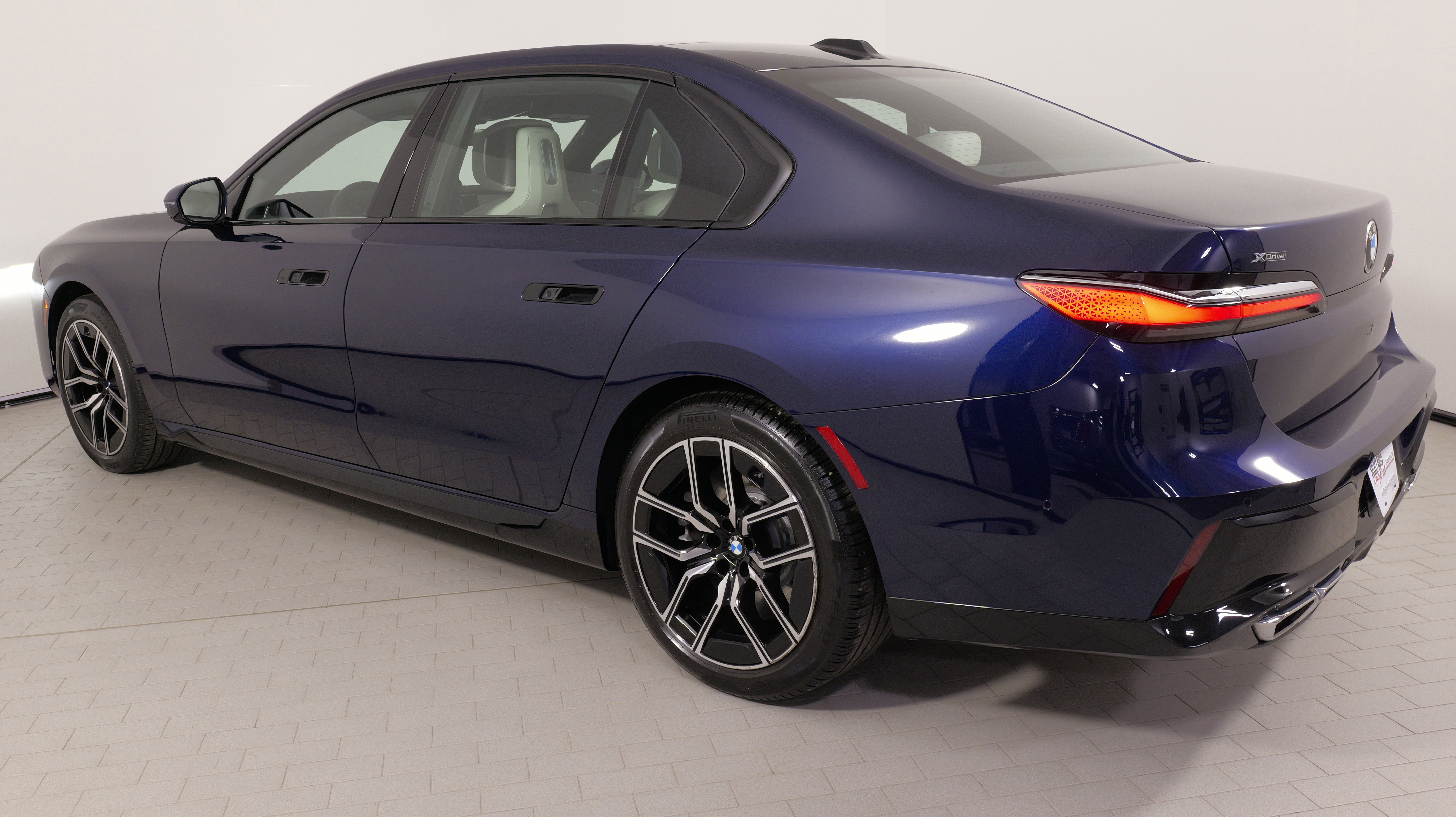 Used 2023 BMW 760i xDrive image 13