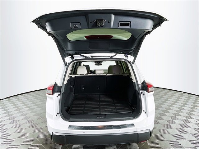 Used 2025 Nissan Rogue SL w/ Tech Package image 28