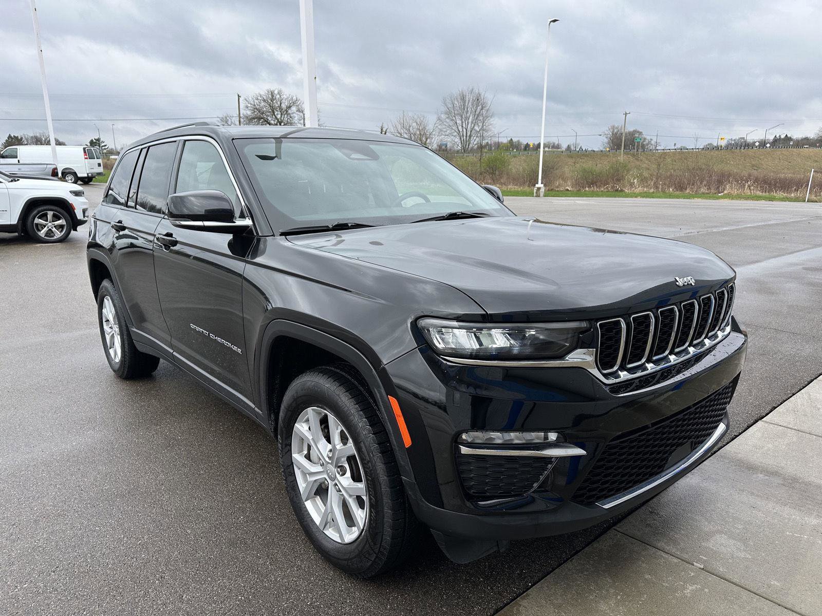 Used 2023 Jeep Grand Cherokee Limited AWD/4WD image 11