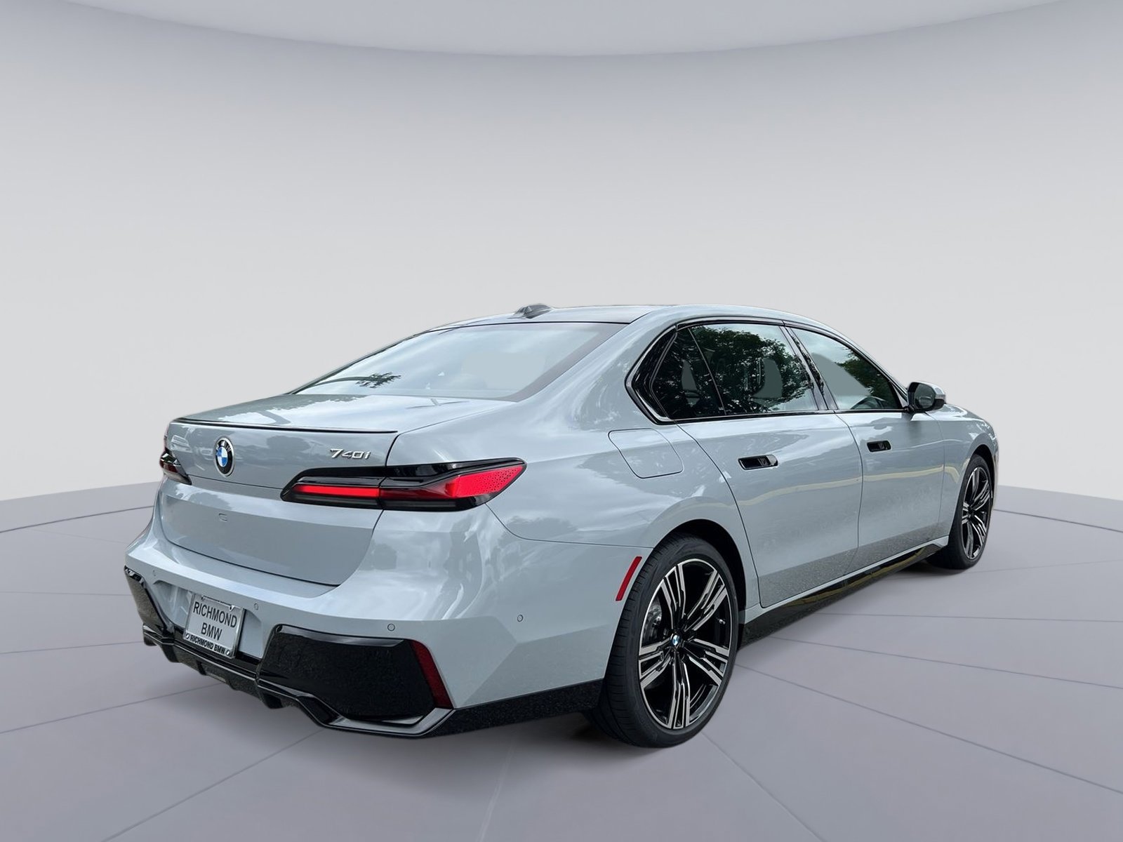 New 2025 BMW 740i xDrive w/ Executive Package image 5