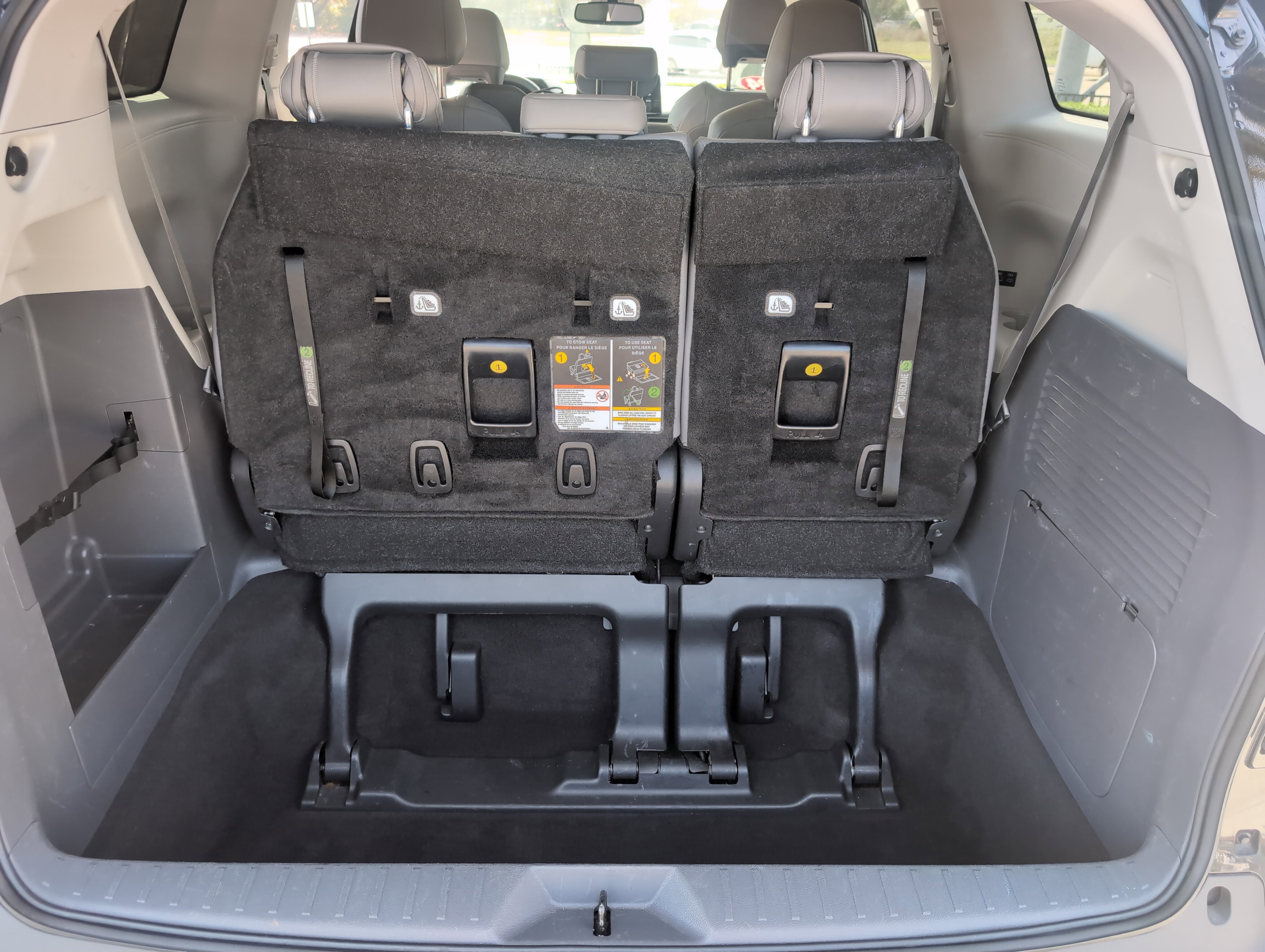 Certified 2024 Toyota Sienna XLE FWD image 33