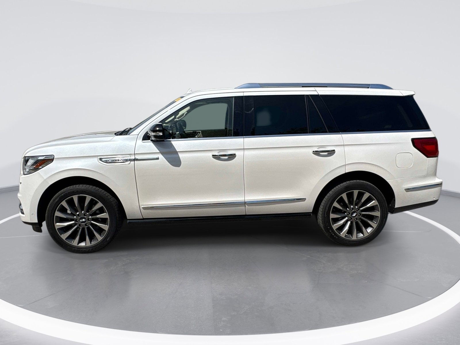 Used 2019 Lincoln Navigator Select w/ Technology Package AWD/4WD image 5