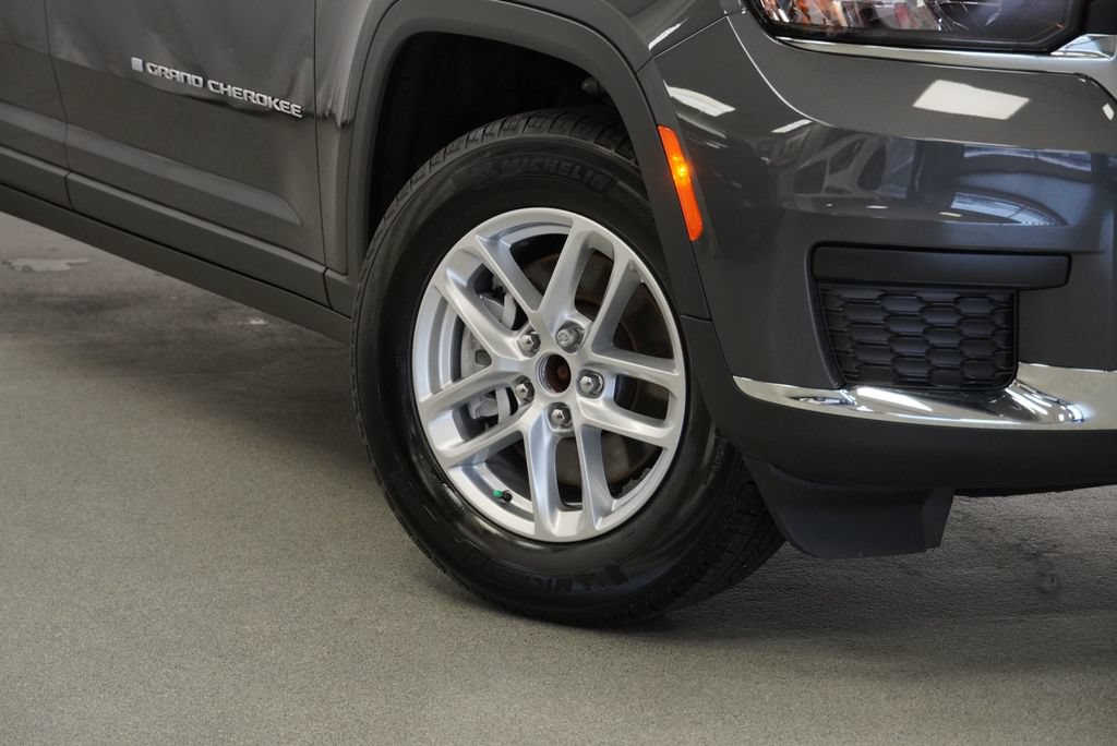 Certified 2025 Jeep Grand Cherokee L Laredo AWD/4WD image 4