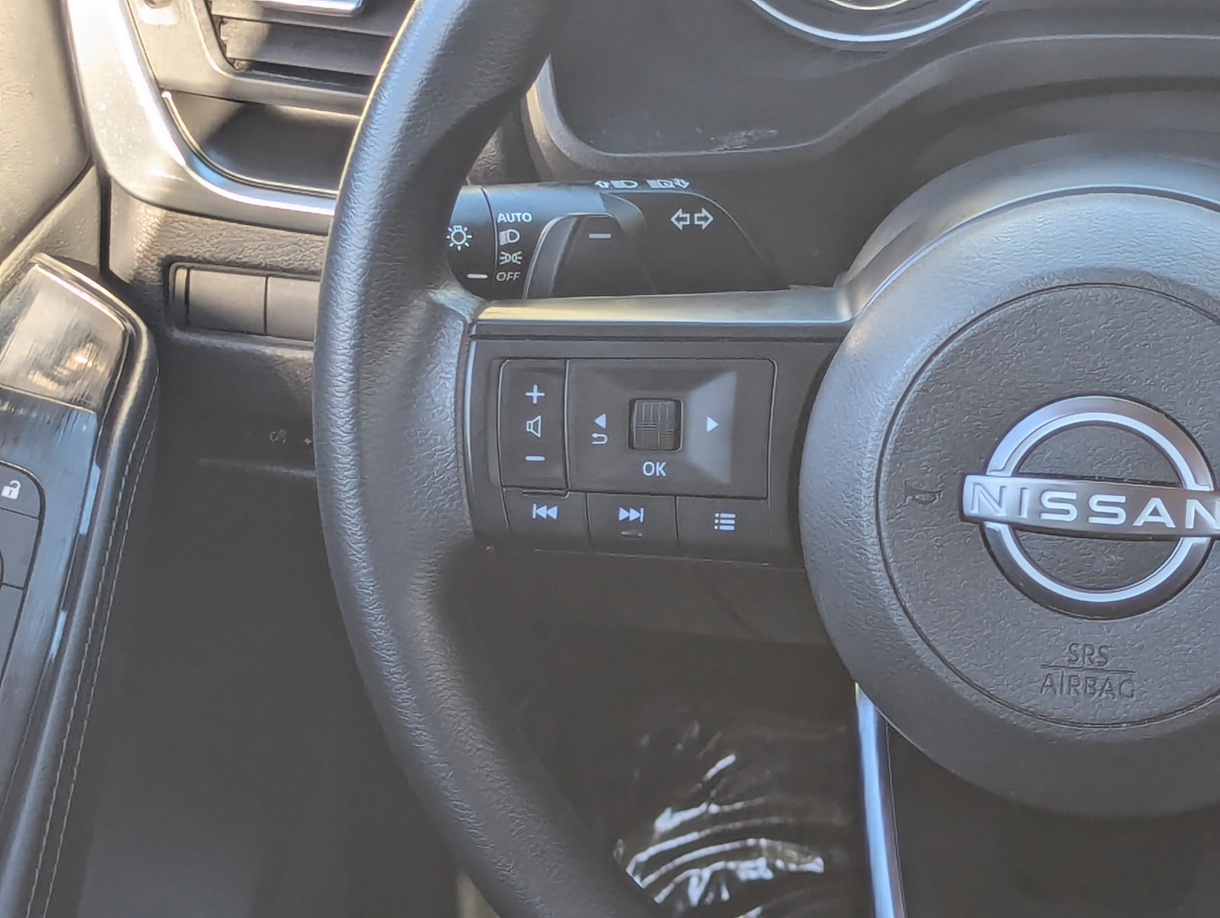 Used 2024 Nissan Rogue SV image 17