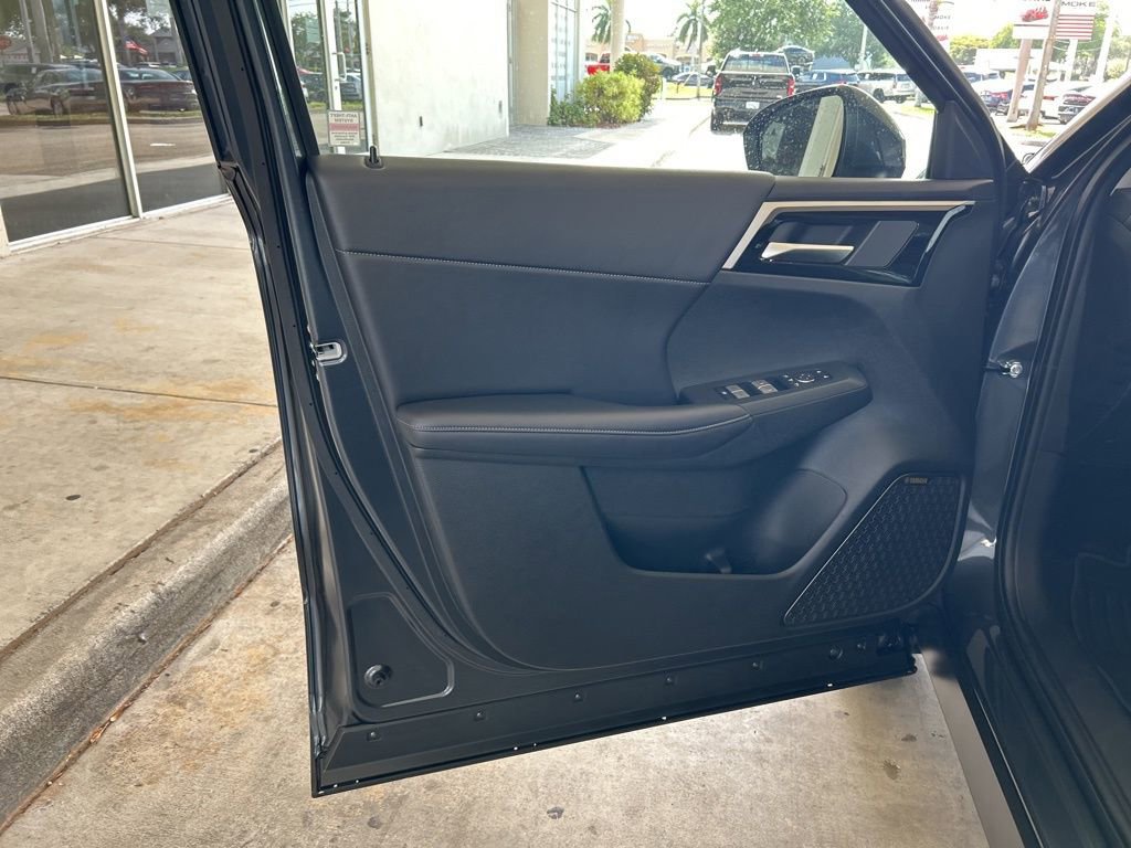 New 2025 Mitsubishi Outlander SE image 35