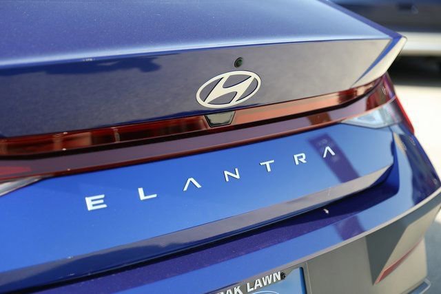 New 2025 Hyundai Elantra SE image 37