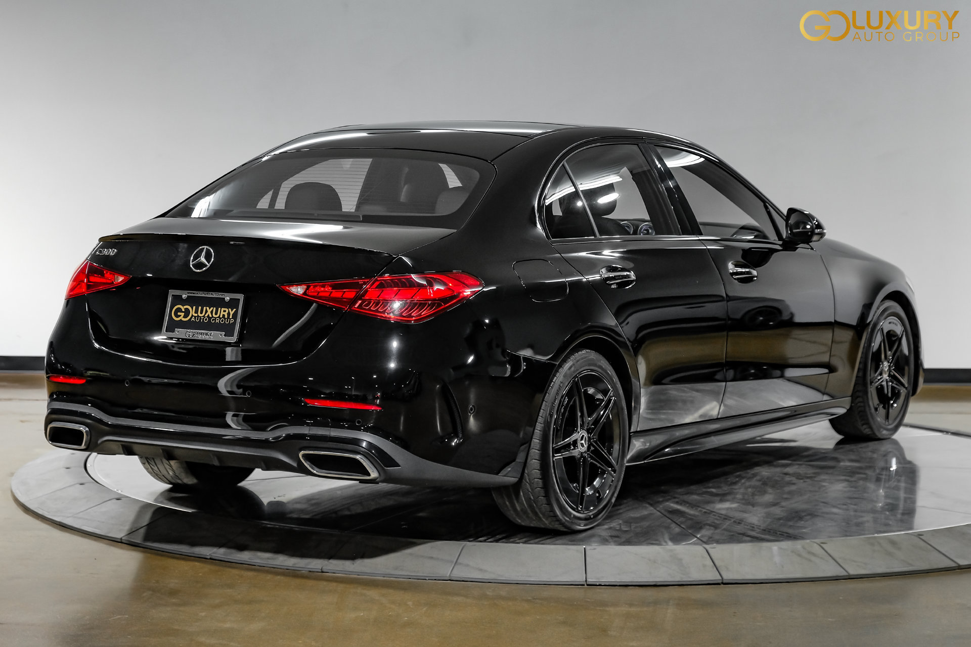 Used 2025 Mercedes-Benz C 300 Sedan w/ AMG Line w/ Night Package image 10