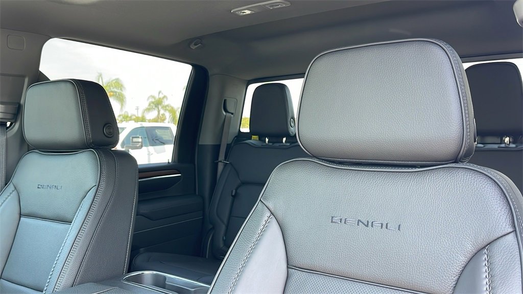 New 2025 GMC Sierra 2500 Denali w/ Denali Reserve Package image 14