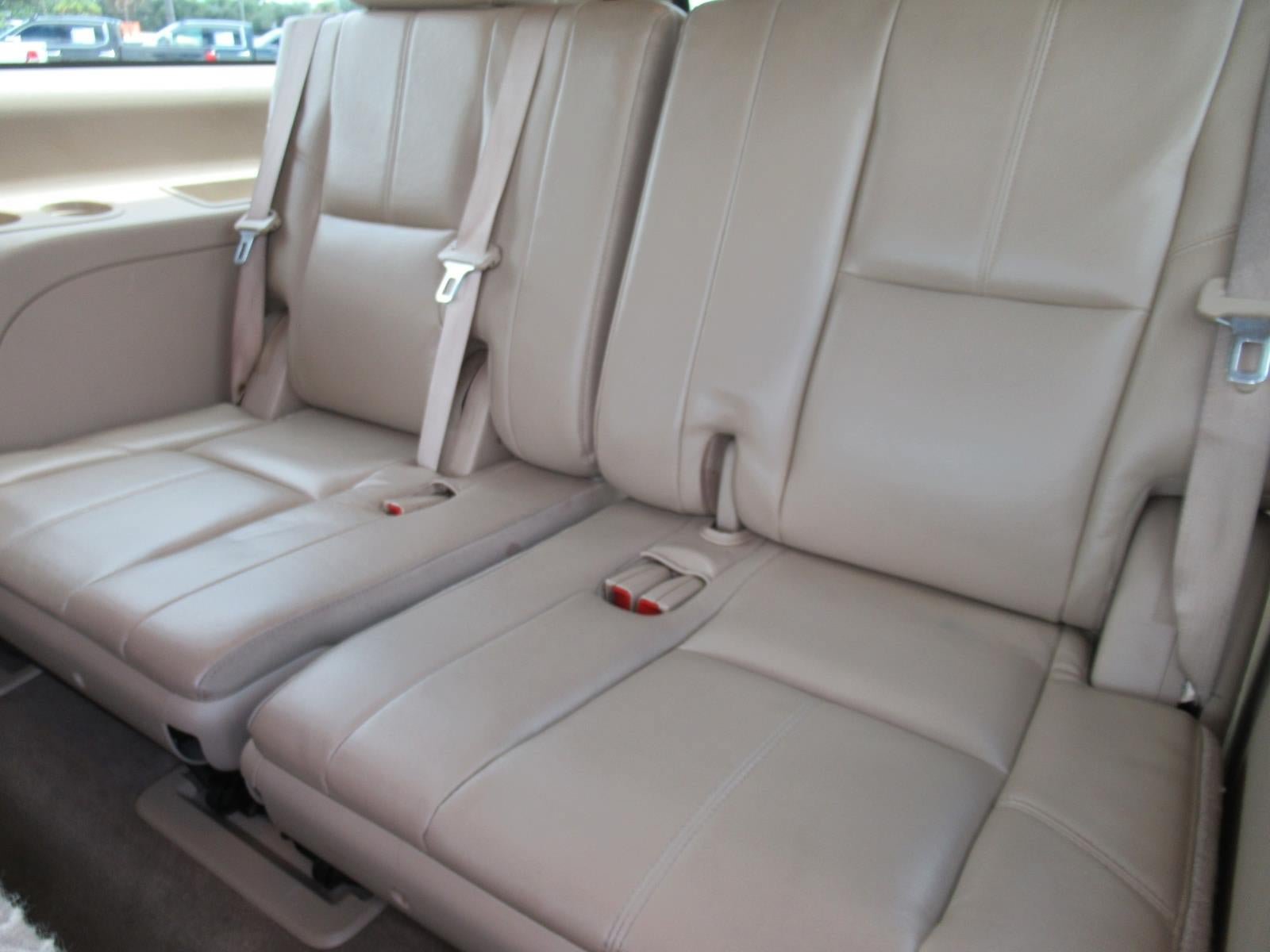 Used 2011 Chevrolet Suburban LT RWD image 31