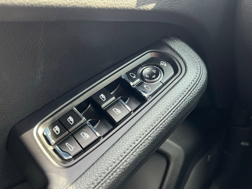 Used 2022 Porsche Macan image 46