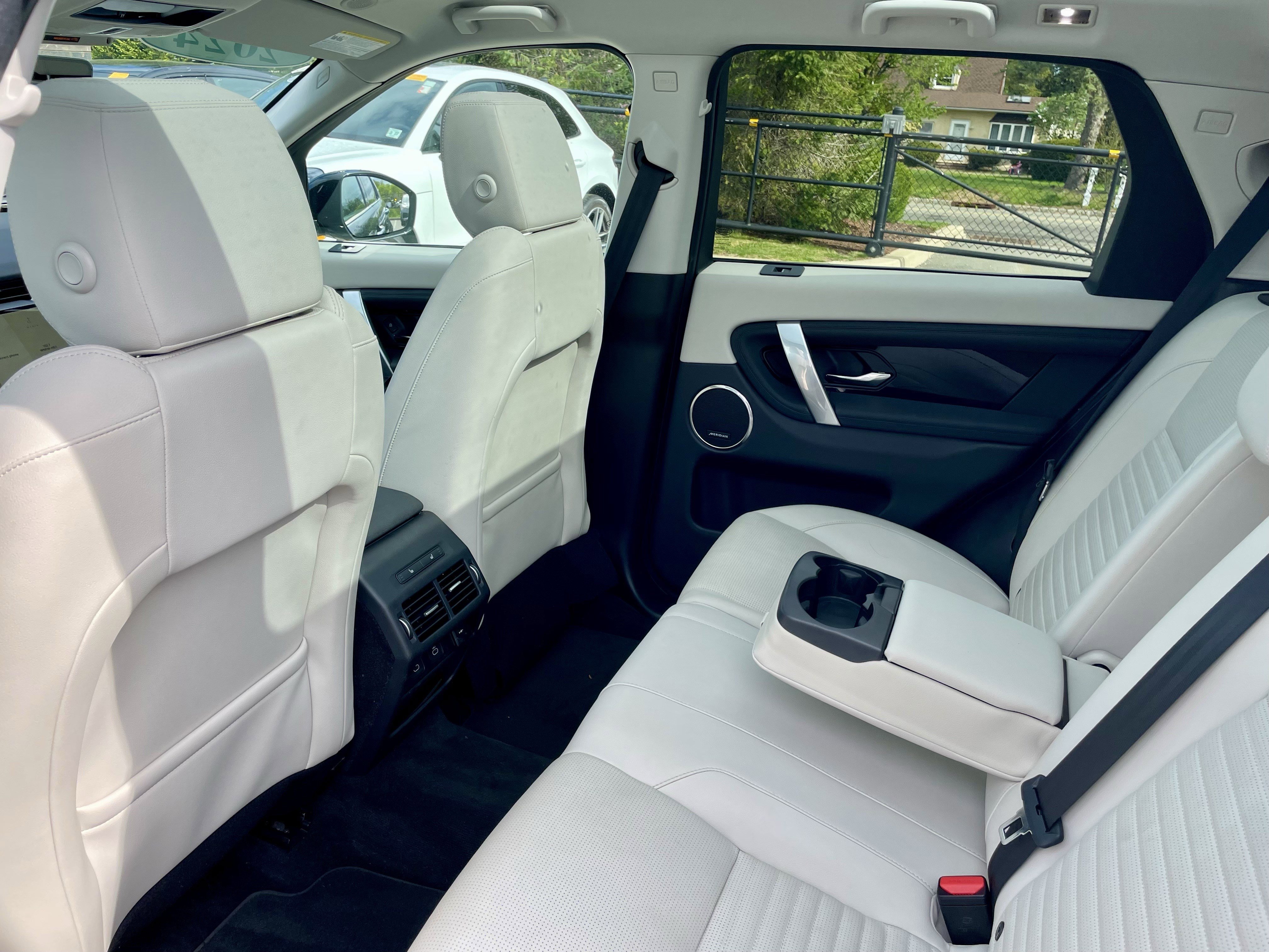 Used 2024 Land Rover Discovery Sport S image 29