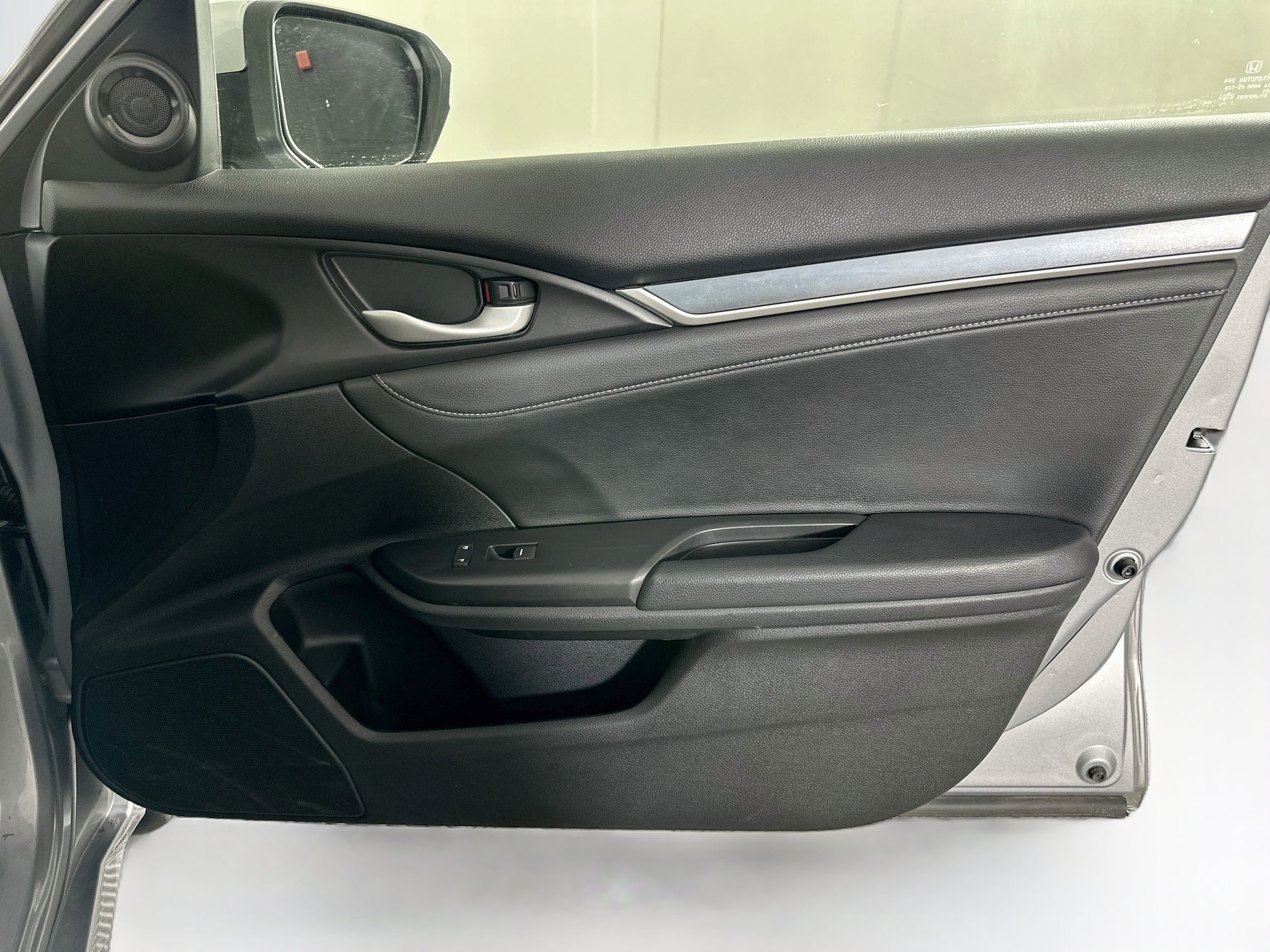 Used 2018 Honda Civic EX-L image 29