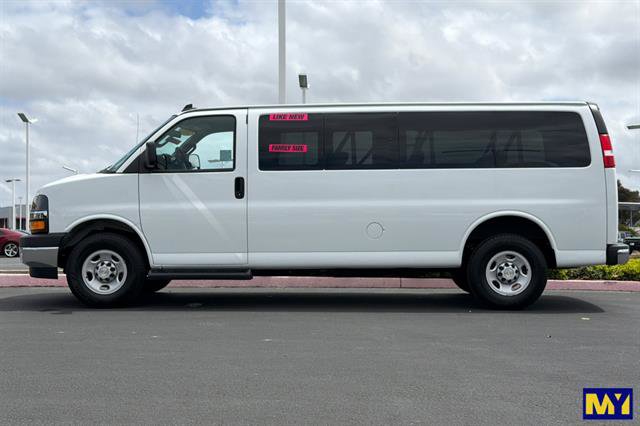 Used 2023 Chevrolet Express 3500 LT w/ LT Preferred Equipment Group RWD image 7