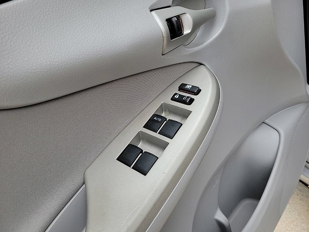 Used 2011 Toyota Corolla LE FWD image 25