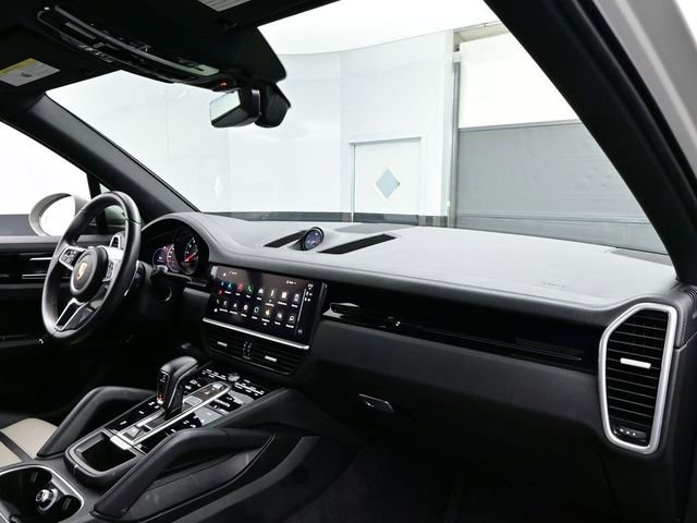 Certified 2023 Porsche Cayenne AWD/4WD image 18