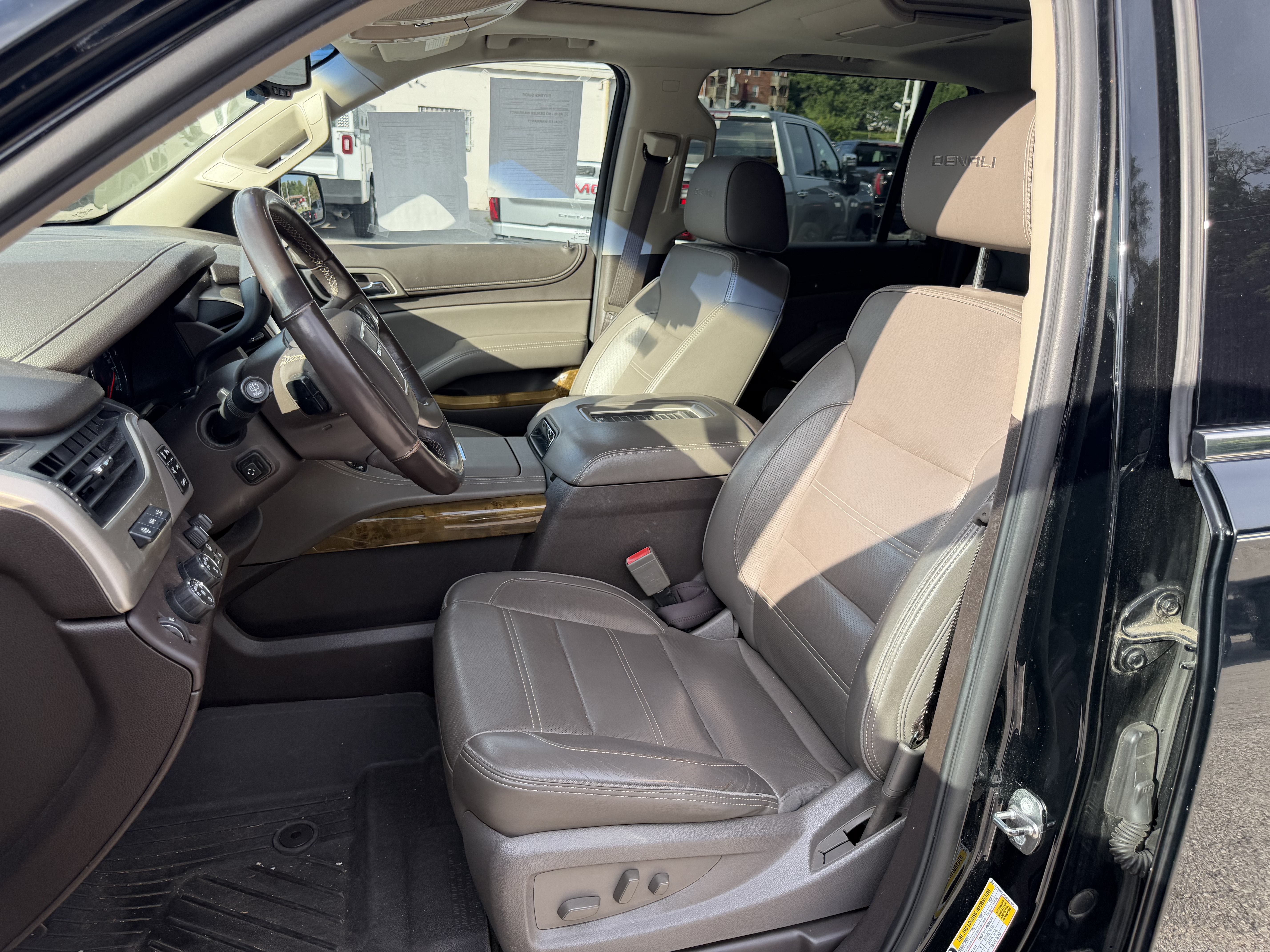 Used 2017 GMC Yukon XL Denali w/ Open Road Package AWD/4WD image 13