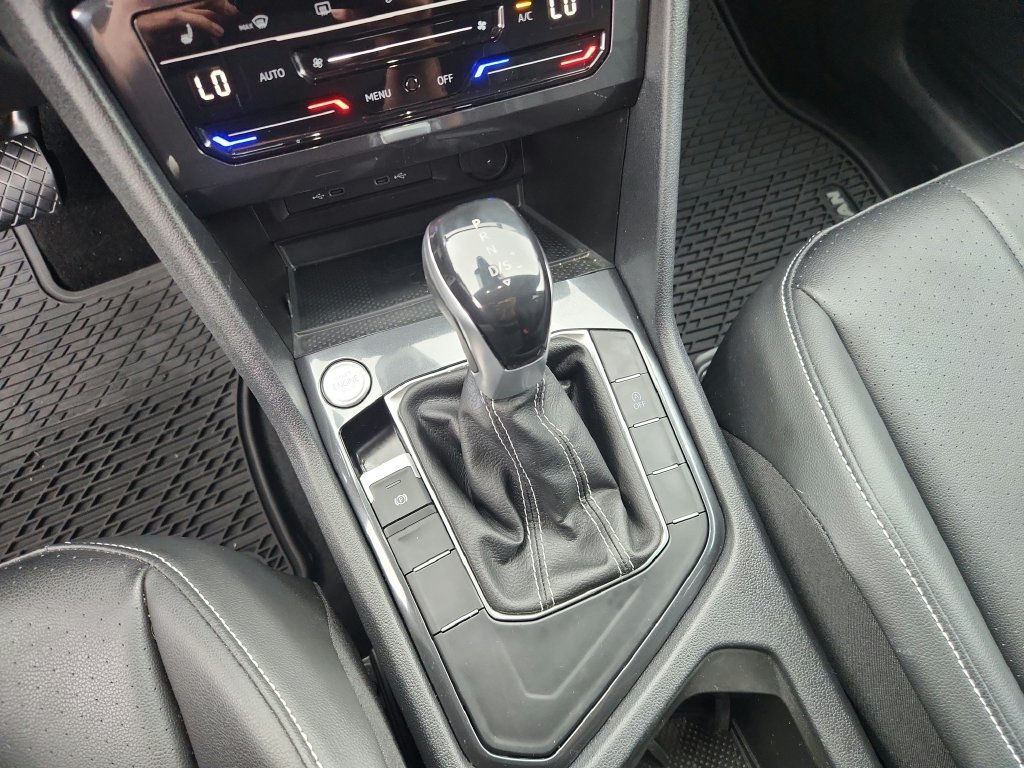 Certified 2023 Volkswagen Tiguan SE FWD image 14