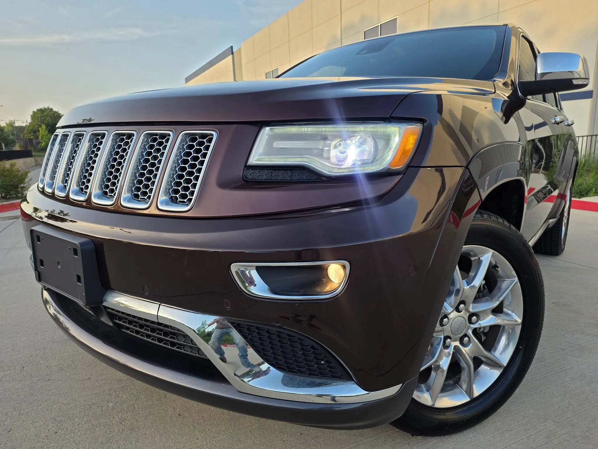 Used 2014 Jeep Grand Cherokee Summit AWD/4WD image 6