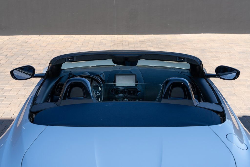 Used 2023 Aston Martin V8 Vantage Roadster image 10