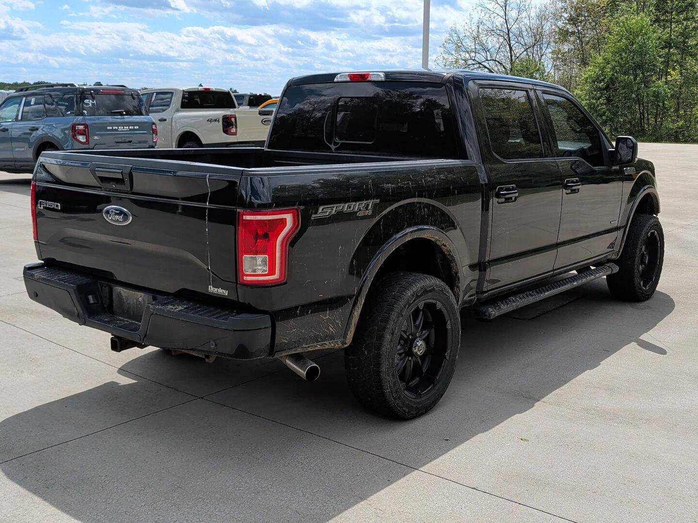 Used 2017 Ford F150 XLT w/ Equipment Group 302A Luxury AWD/4WD image 5