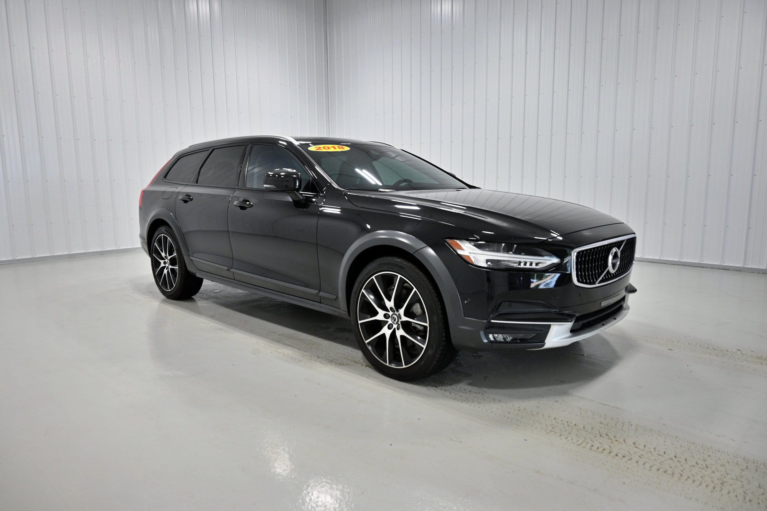 Used 2018 Volvo V90 T6 Cross Country w/ Convenience Package AWD/4WD image 3