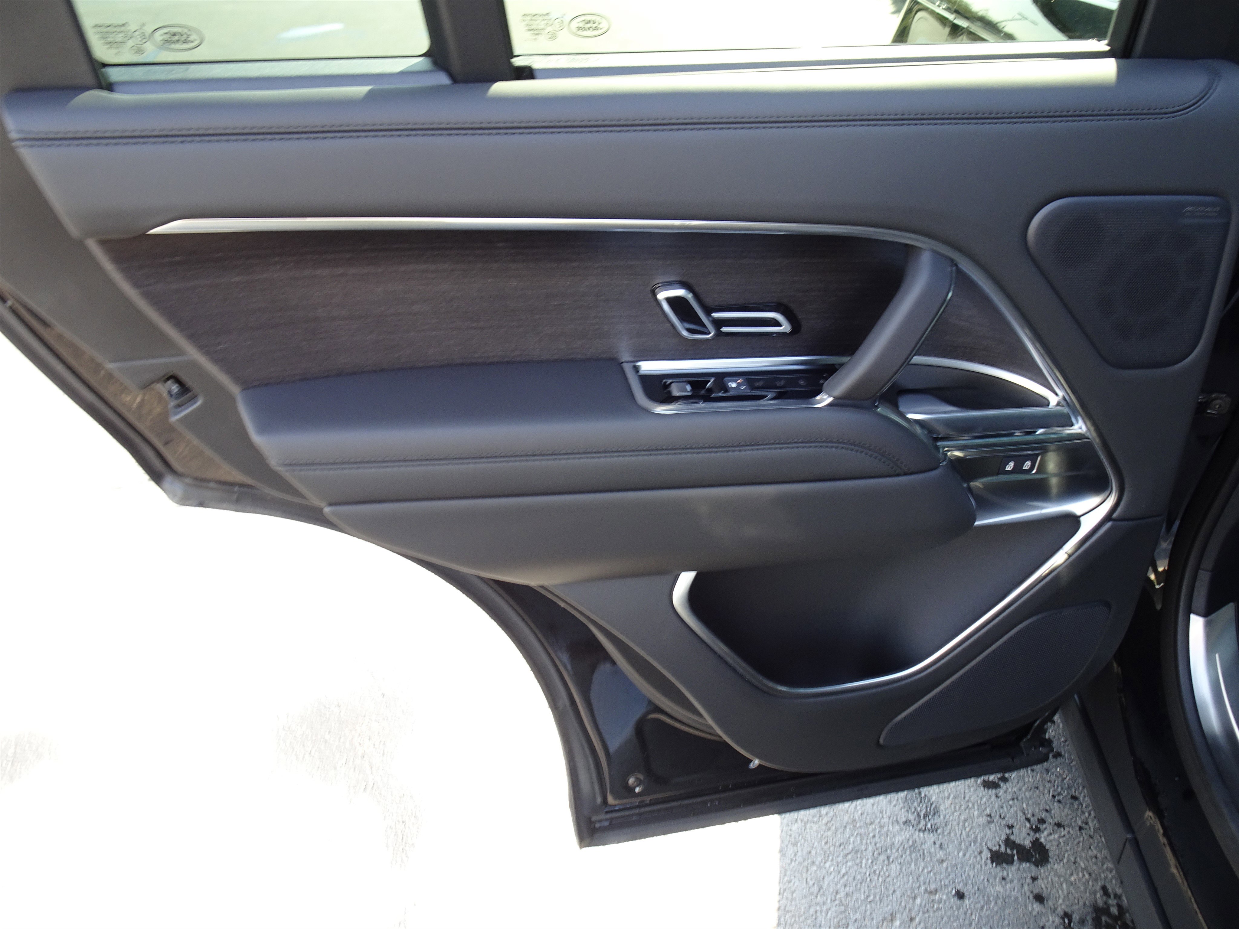 Certified 2025 Land Rover Range Rover SE image 20