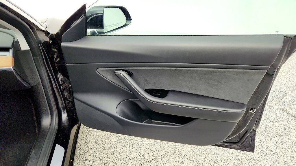 Used 2018 Tesla Model 3 Long Range AWD/4WD image 30