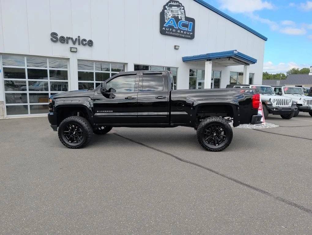 Used 2018 Chevrolet Silverado 1500 LT w/ All Star Edition AWD/4WD image 26