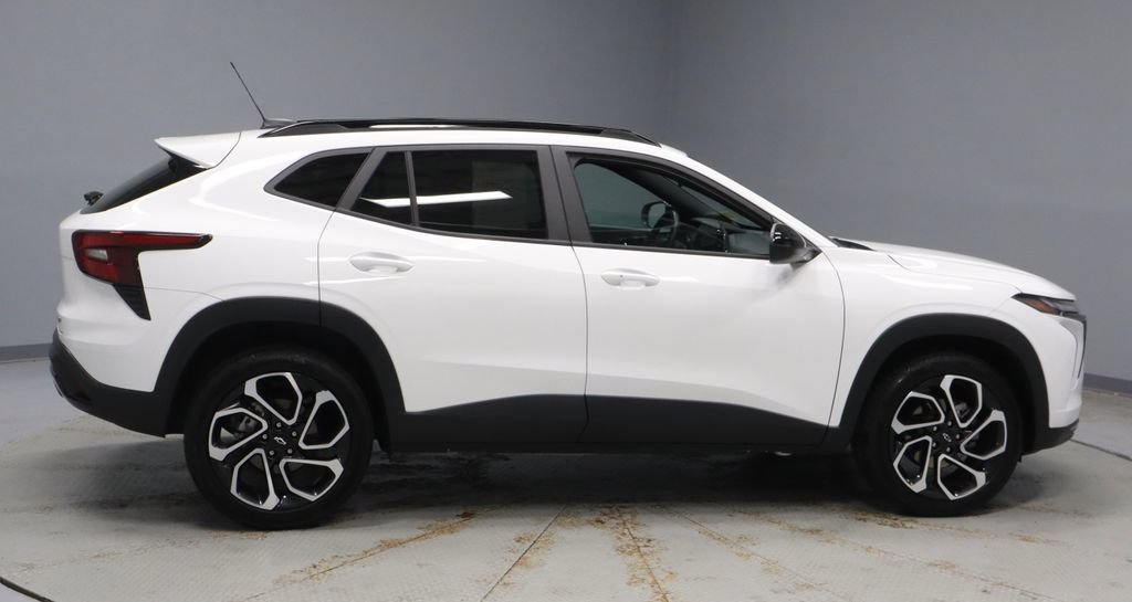 Used 2025 Chevrolet Trax RS w/ Driver Confidence Package FWD image 11
