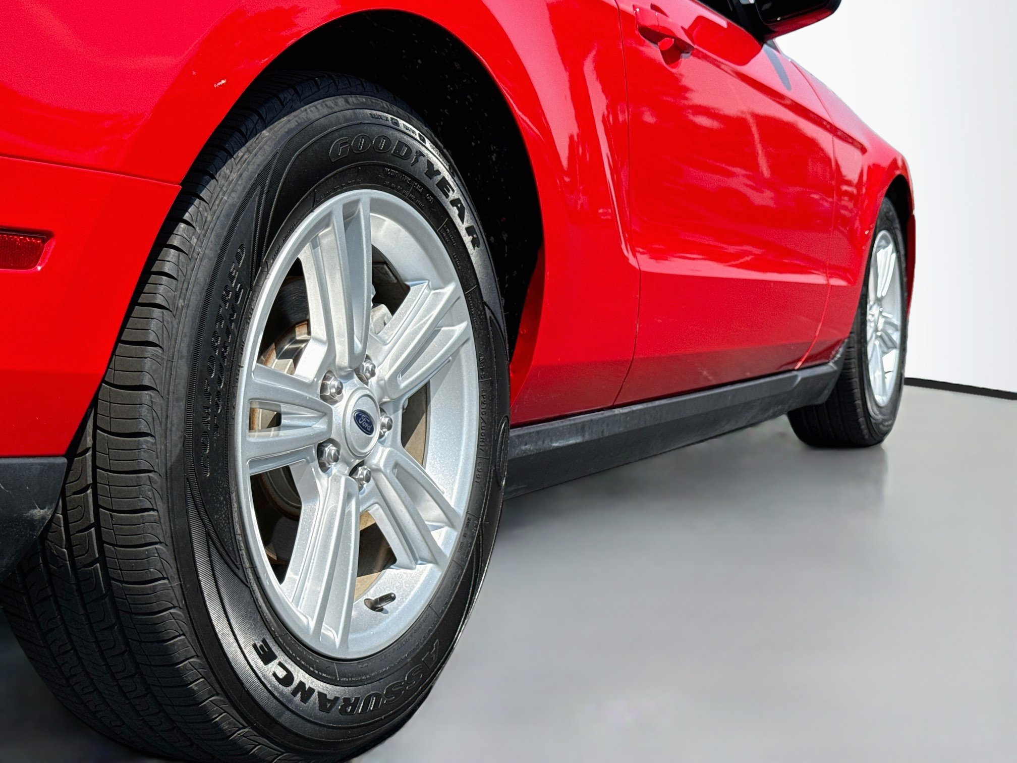 Used 2012 Ford Mustang Convertible RWD image 9