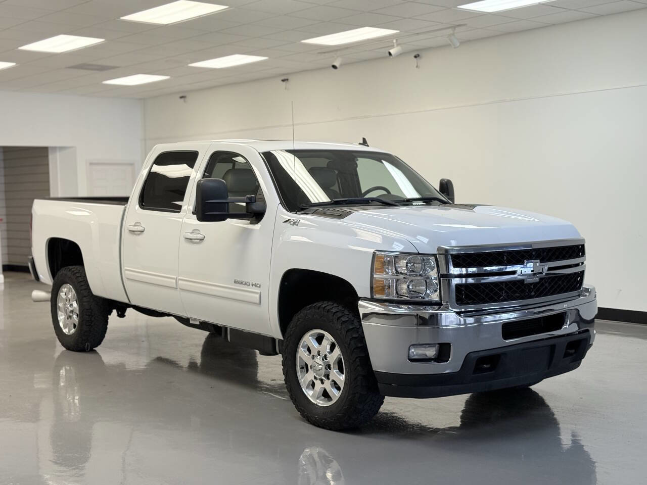 Used 2011 Chevrolet Silverado 2500 LTZ w/ LTZ Plus Package image 3