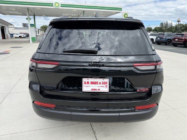 Used 2024 Jeep Grand Cherokee Altitude AWD/4WD image 7