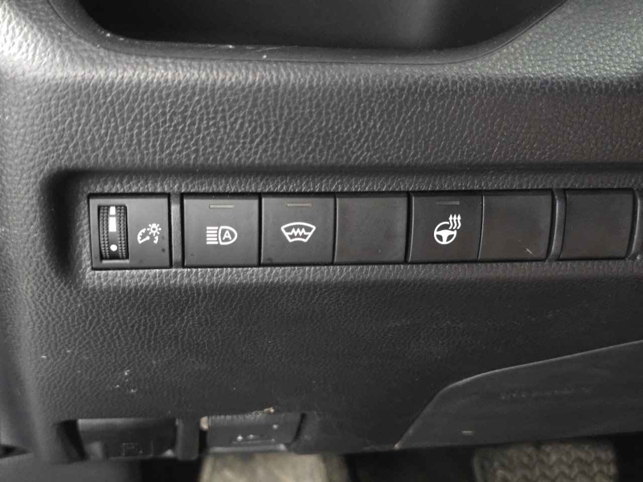 Certified 2023 Toyota RAV4 XLE w/ XLE Grade Weather Package AWD/4WD image 6