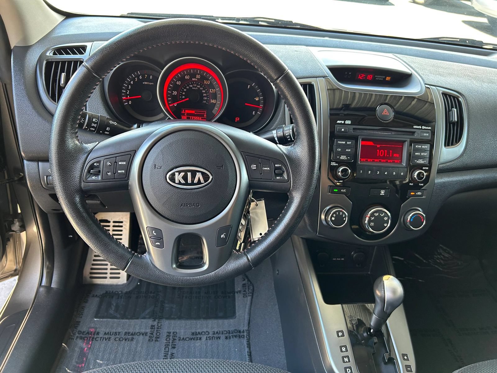 Used 2010 Kia Forte Koup SX FWD image 9