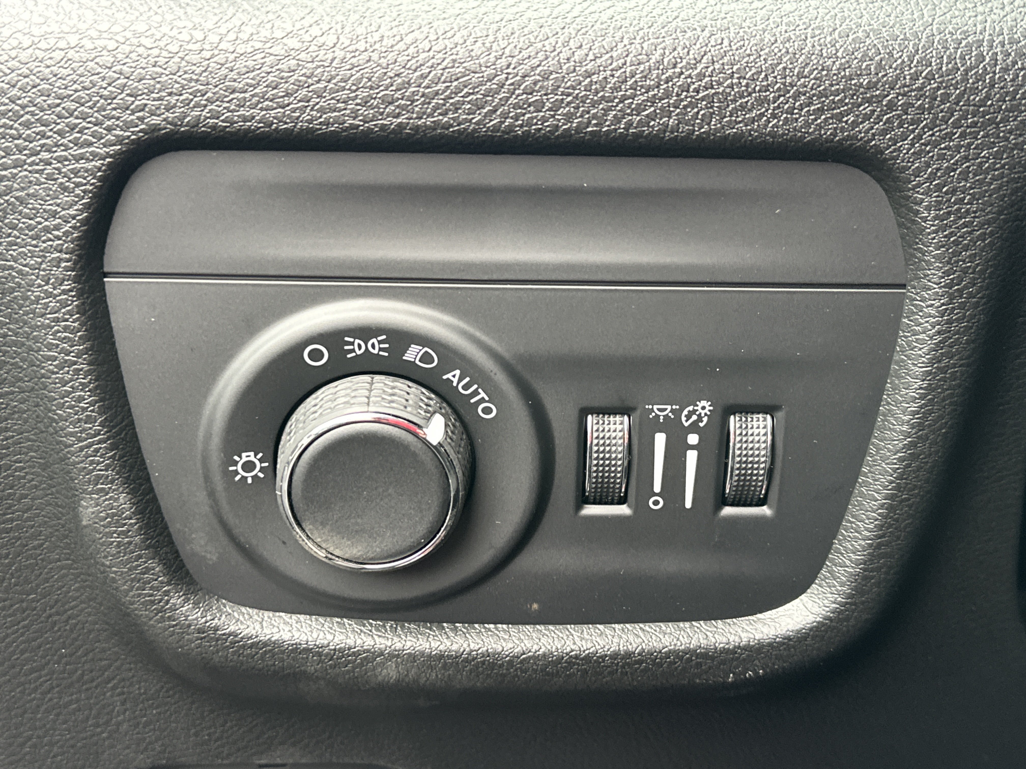 New 2026 Jeep Grand Cherokee Altitude AWD/4WD image 12