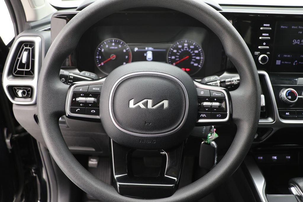 Used 2023 Kia Sorento LX AWD/4WD image 17