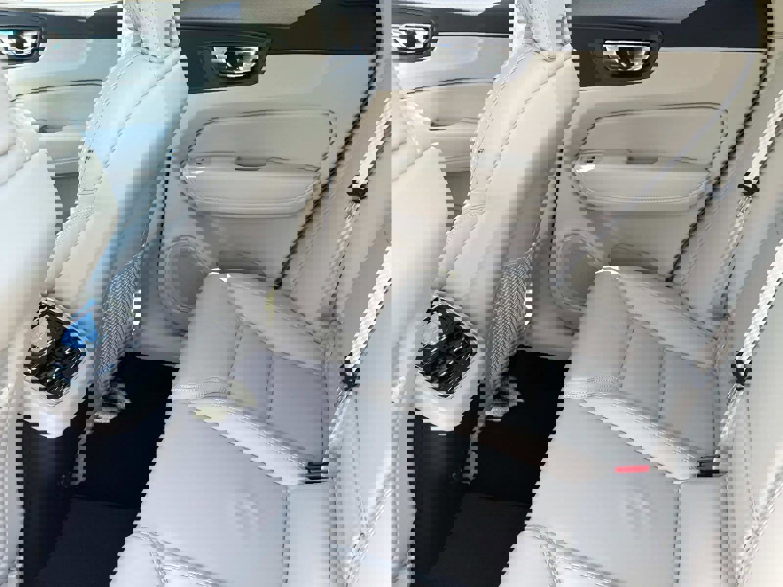 New 2026 Volvo XC60 B5 Ultra w/ Climate Package image 12