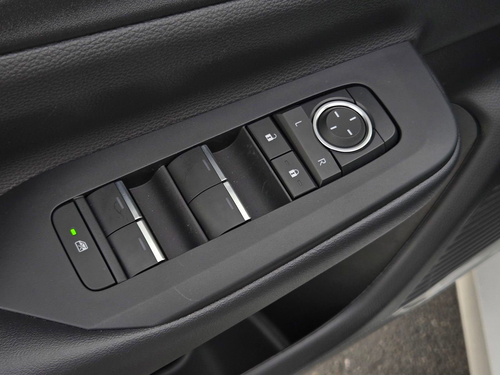 Used 2026 Toyota Prius Plug-In Hybrid w/ Limited Premium Package image 10