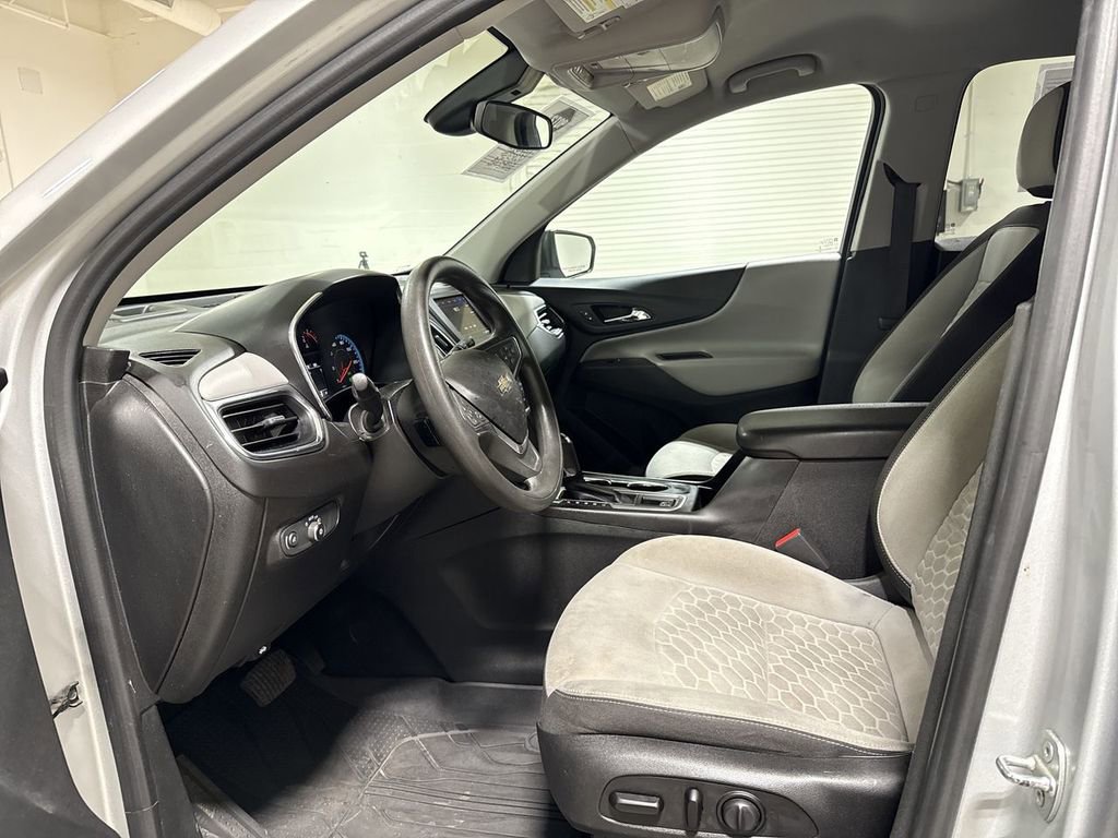 Used 2020 Chevrolet Equinox LS w/ LS Convenience Package image 19
