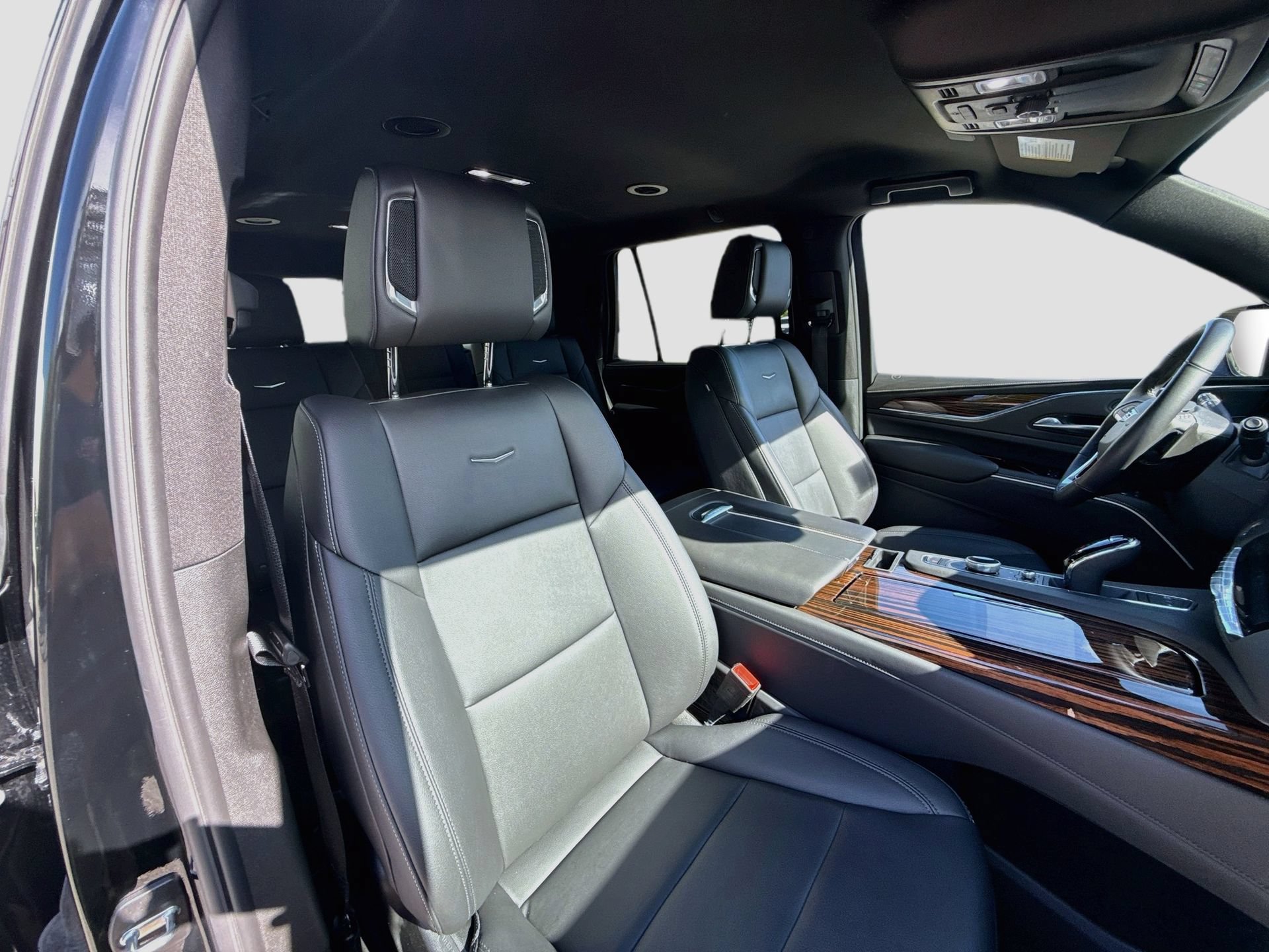 Used 2024 Cadillac Escalade Luxury AWD/4WD image 16