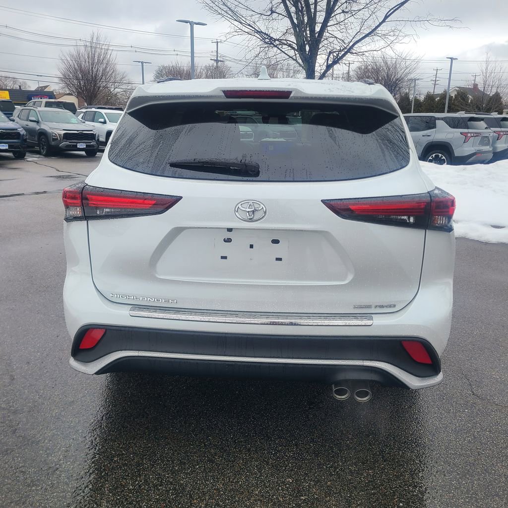 Used 2024 Toyota Highlander XSE image 5