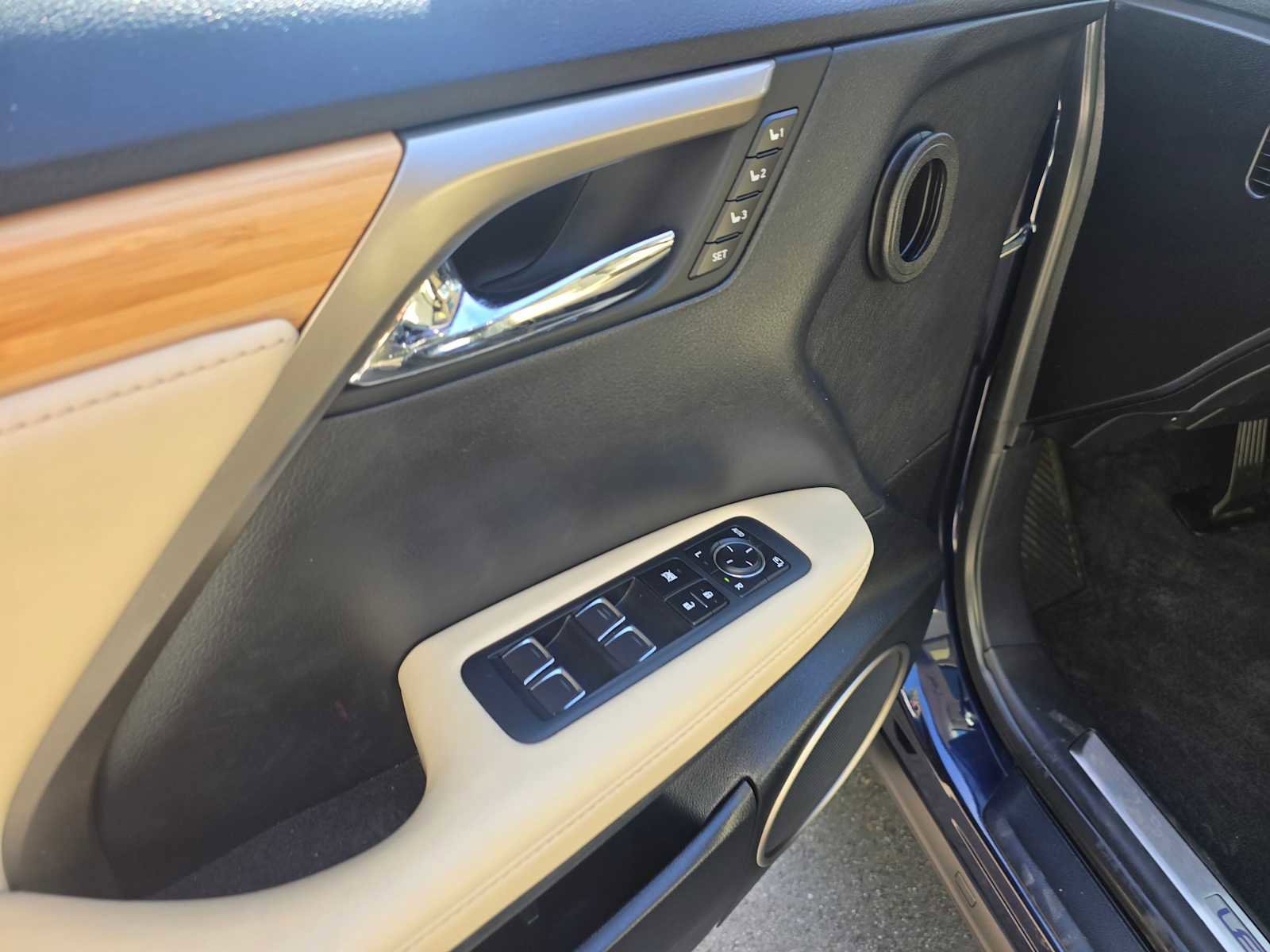 Used 2022 Lexus RX 450hL AWD w/ Premium Package image 20