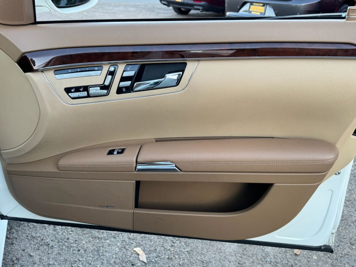 Used 2009 Mercedes-Benz S 550 image 16