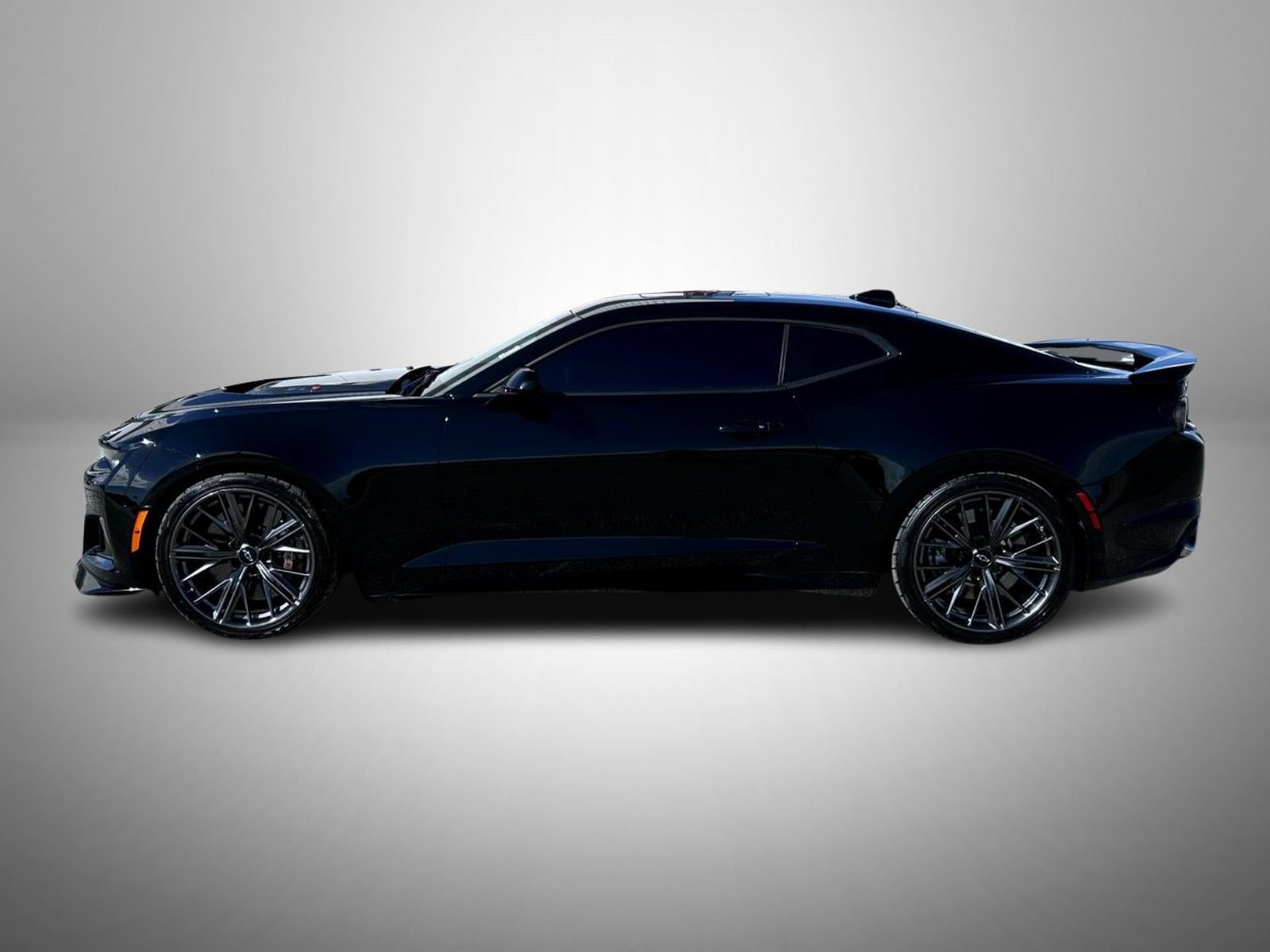 Used 2021 Chevrolet Camaro ZL1 w/ LPO, ZL1 Protection Package RWD image 8