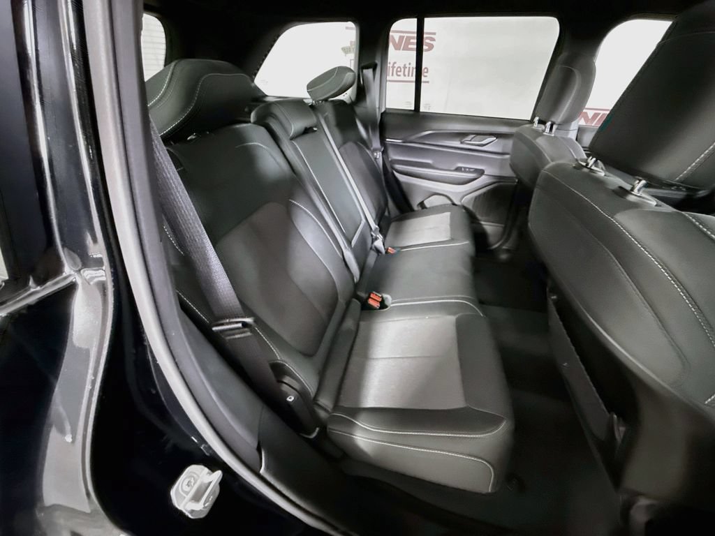 Used 2025 Jeep Grand Cherokee Laredo X AWD/4WD image 29