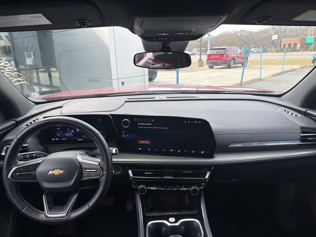 Used 2025 Chevrolet Traverse LT image 9