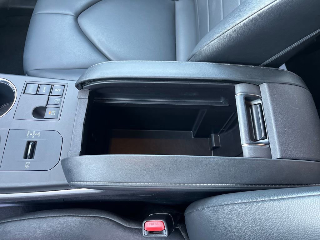 Certified 2024 Toyota Highlander XLE image 30