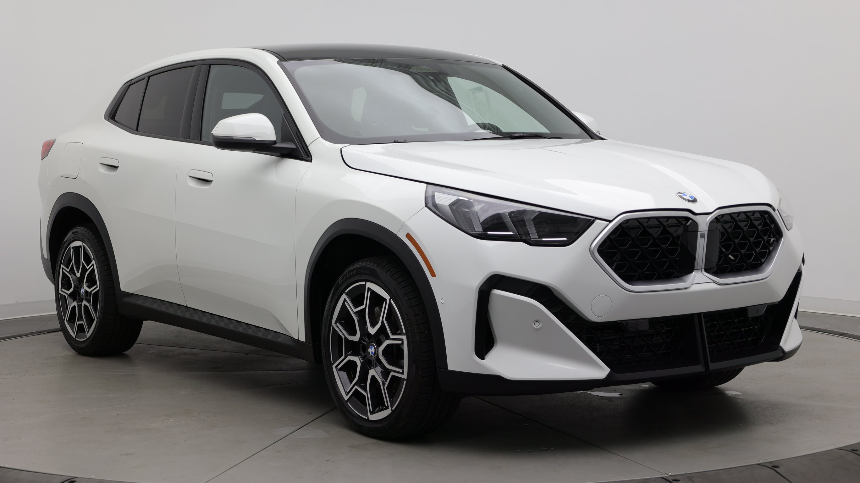 Used 2026 BMW X2 xDrive28i AWD/4WD image 3