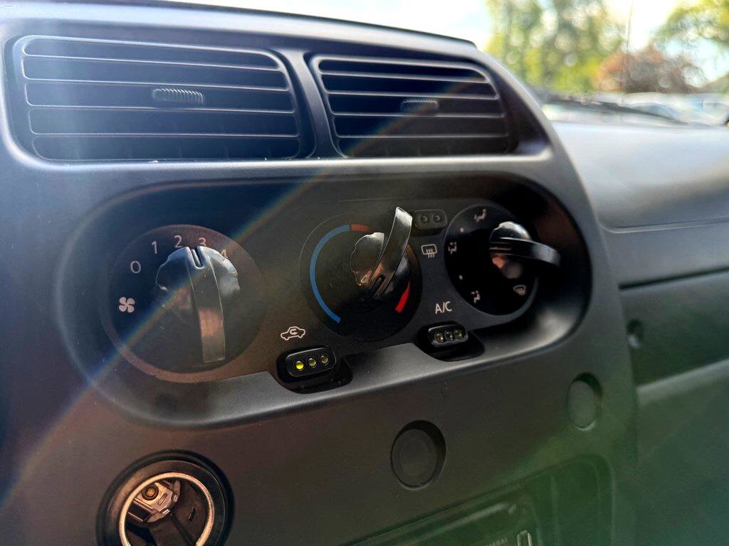 Used 2004 Nissan Xterra XE image 34